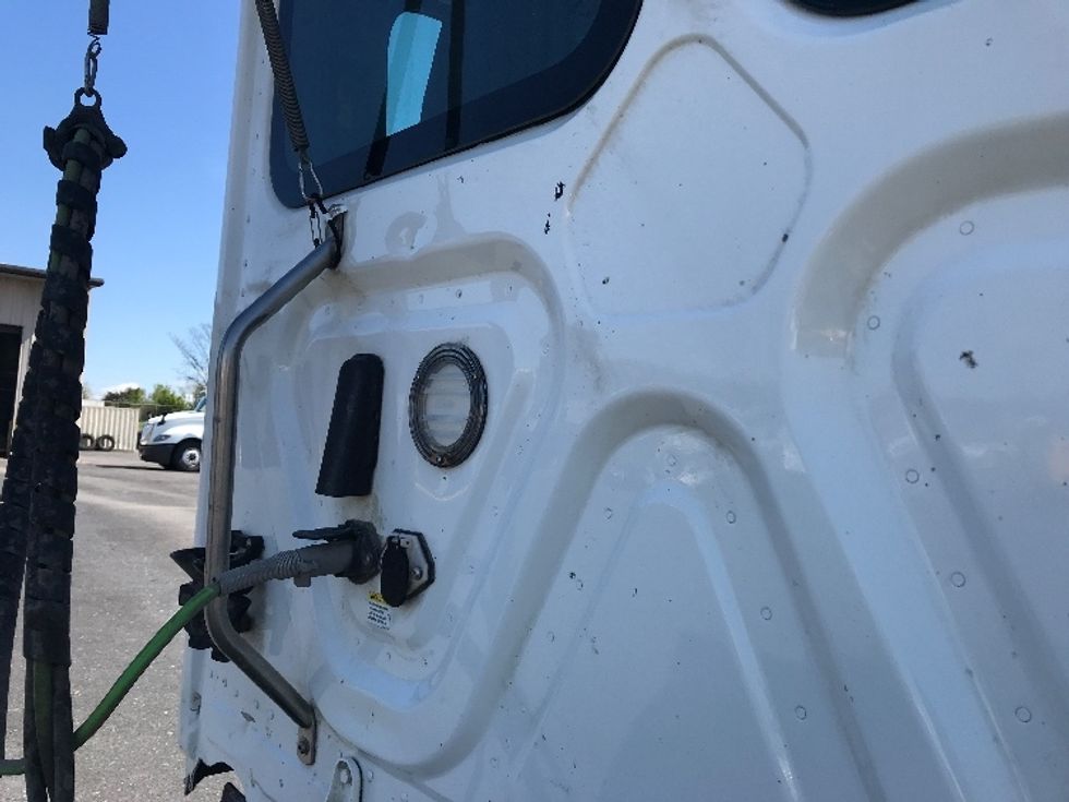 Day Cab Tractor-Heavy Duty Tractors-Freightliner-2020-T12664ST-Harrisonburg-VA-256,509\n\t\tmiles-$ 53,750 - Image 17