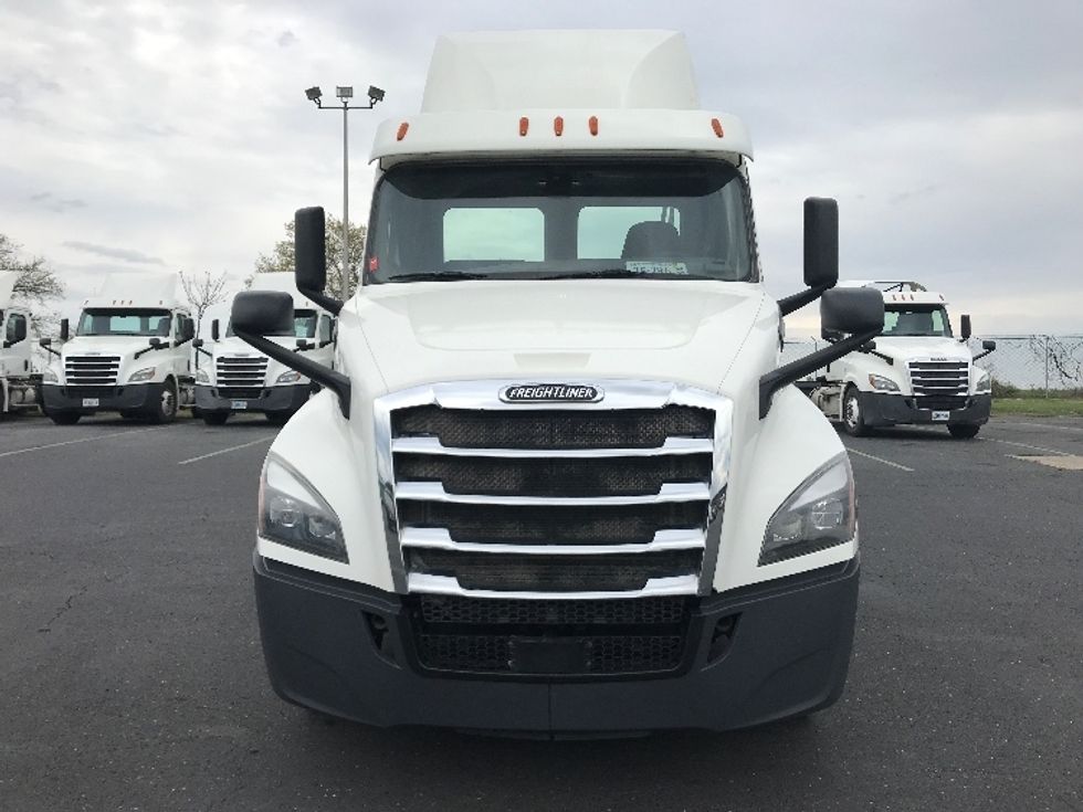 Day Cab Tractor-Heavy Duty Tractors-Freightliner-2020-T12664ST-Harrisonburg-VA-256,509\n\t\tmiles-$ 53,750 - Image 2