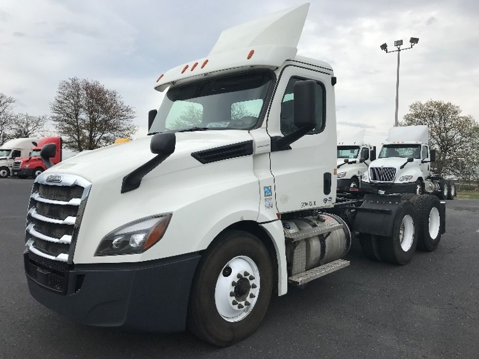 Day Cab Tractor-Heavy Duty Tractors-Freightliner-2020-T12664ST-Harrisonburg-VA-256,509\n\t\tmiles-$ 53,750 - Image 3