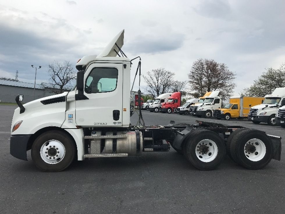 Day Cab Tractor-Heavy Duty Tractors-Freightliner-2020-T12664ST-Harrisonburg-VA-256,509\n\t\tmiles-$ 53,750 - Image 4