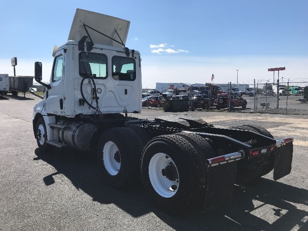 Day Cab Tractor-Heavy Duty Tractors-Freightliner-2020-T12664ST-Harrisonburg-VA-256,509\n\t\tmiles-$ 53,750 - Image 5