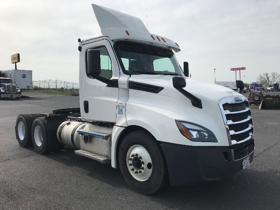 Day Cab Tractor-Heavy Duty Tractors-Freightliner-2020-T12664ST-Harrisonburg-VA-263,415\n\t\tmiles-$ 59,500 - Image 1