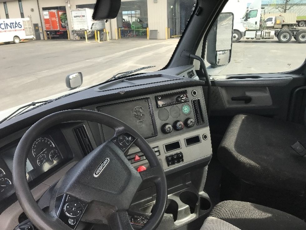 Day Cab Tractor-Heavy Duty Tractors-Freightliner-2020-T12664ST-Harrisonburg-VA-263,415\n\t\tmiles-$ 59,500 - Image 10