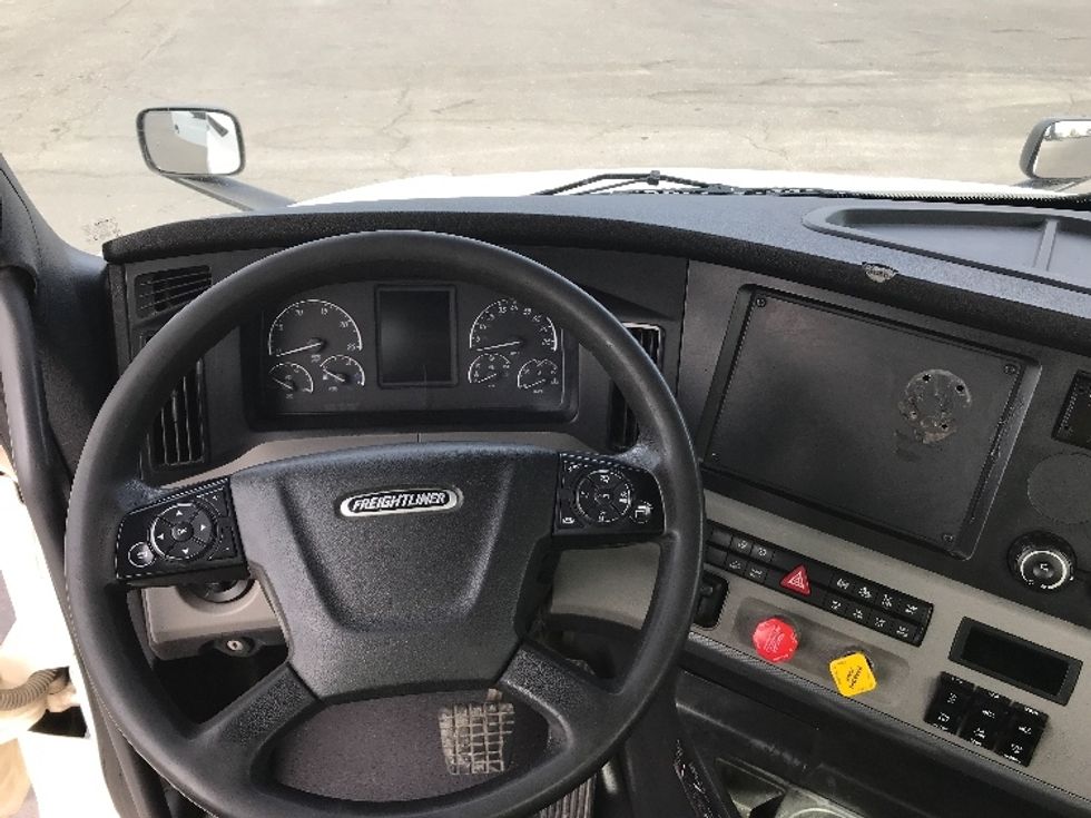 Day Cab Tractor-Heavy Duty Tractors-Freightliner-2020-T12664ST-Harrisonburg-VA-263,415\n\t\tmiles-$ 59,500 - Image 11