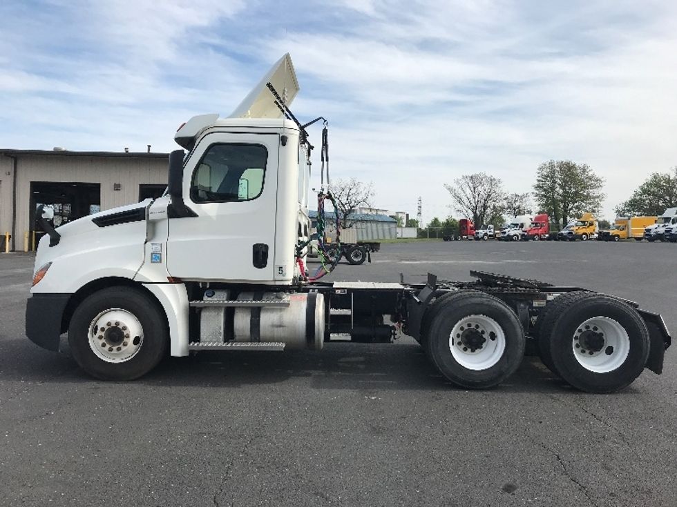 Day Cab Tractor-Heavy Duty Tractors-Freightliner-2020-T12664ST-Harrisonburg-VA-263,415\n\t\tmiles-$ 59,500 - Image 4