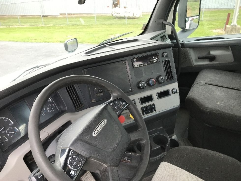 Day Cab Tractor-Heavy Duty Tractors-Freightliner-2020-T12664ST-Harrisonburg-VA-276,006\n\t\tmiles-$ 58,750 - Image 10