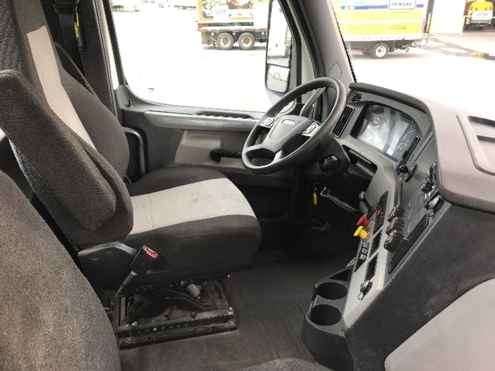 Day Cab Tractor-Heavy Duty Tractors-Freightliner-2020-T12664ST-Harrisonburg-VA-276,006\n\t\tmiles-$ 58,750 - Image 13