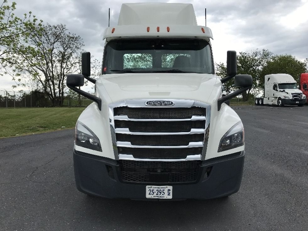 Day Cab Tractor-Heavy Duty Tractors-Freightliner-2020-T12664ST-Harrisonburg-VA-276,006\n\t\tmiles-$ 58,750 - Image 2
