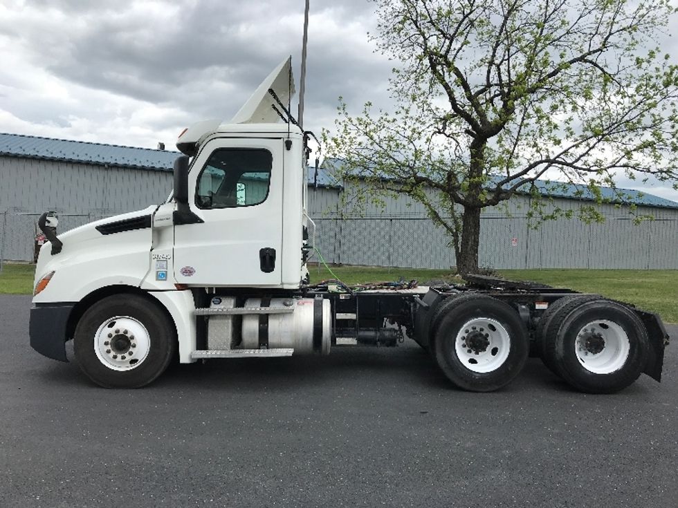 Day Cab Tractor-Heavy Duty Tractors-Freightliner-2020-T12664ST-Harrisonburg-VA-276,006\n\t\tmiles-$ 58,750 - Image 4