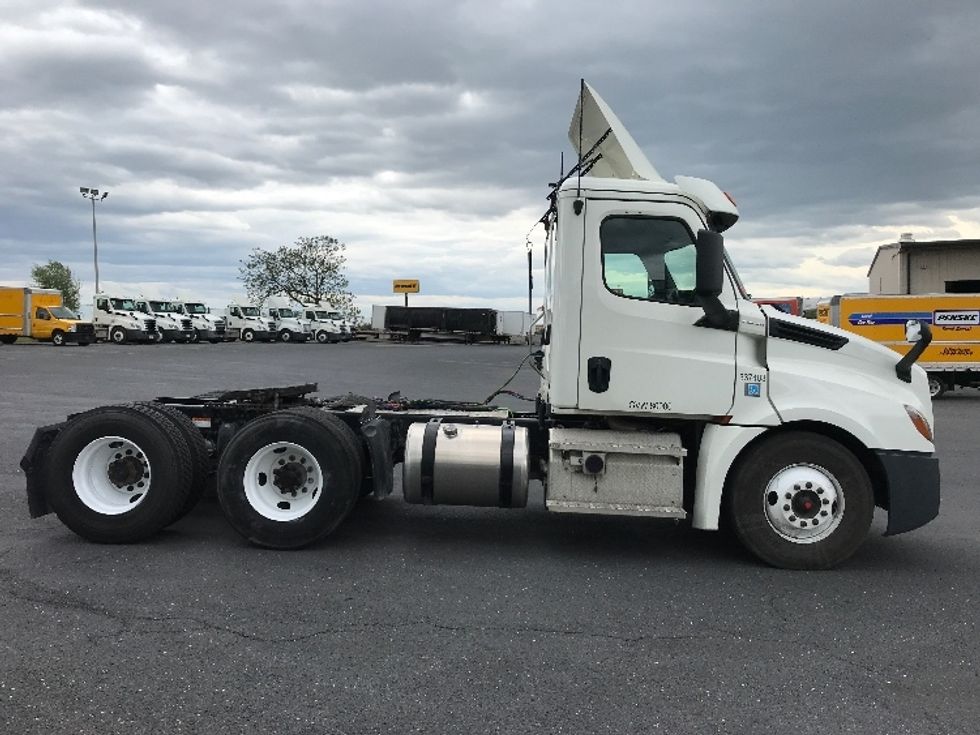 Day Cab Tractor-Heavy Duty Tractors-Freightliner-2020-T12664ST-Harrisonburg-VA-276,006\n\t\tmiles-$ 58,750 - Image 8