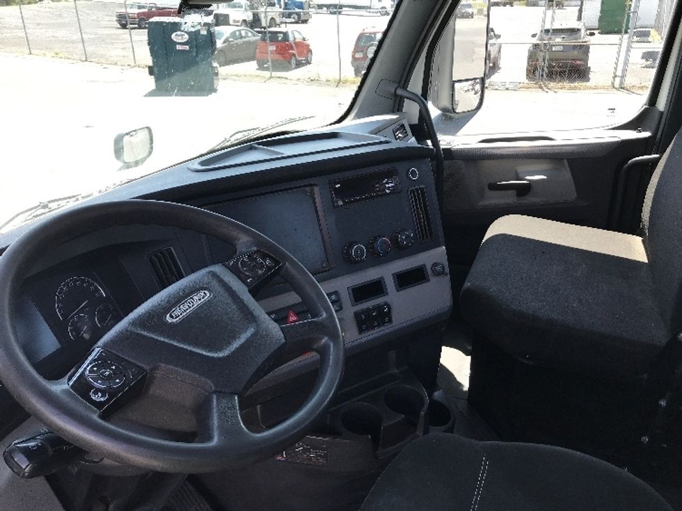 Day Cab Tractor-Heavy Duty Tractors-Freightliner-2020-T12664ST-Harrisonburg-VA-321,703\n\t\tmiles-$ 55,750 - Image 10