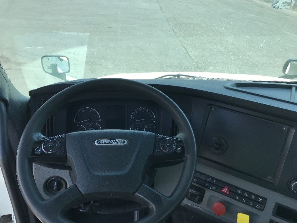 Day Cab Tractor-Heavy Duty Tractors-Freightliner-2020-T12664ST-Harrisonburg-VA-321,703\n\t\tmiles-$ 55,750 - Image 11