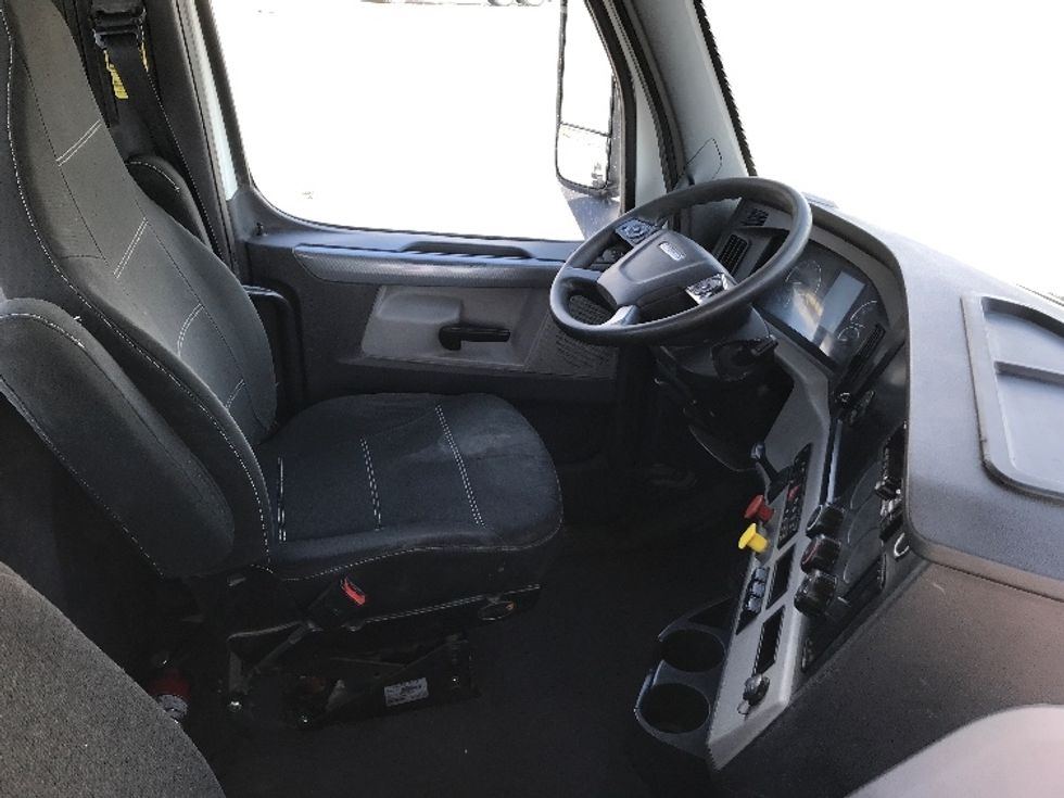 Day Cab Tractor-Heavy Duty Tractors-Freightliner-2020-T12664ST-Harrisonburg-VA-321,703\n\t\tmiles-$ 55,750 - Image 15