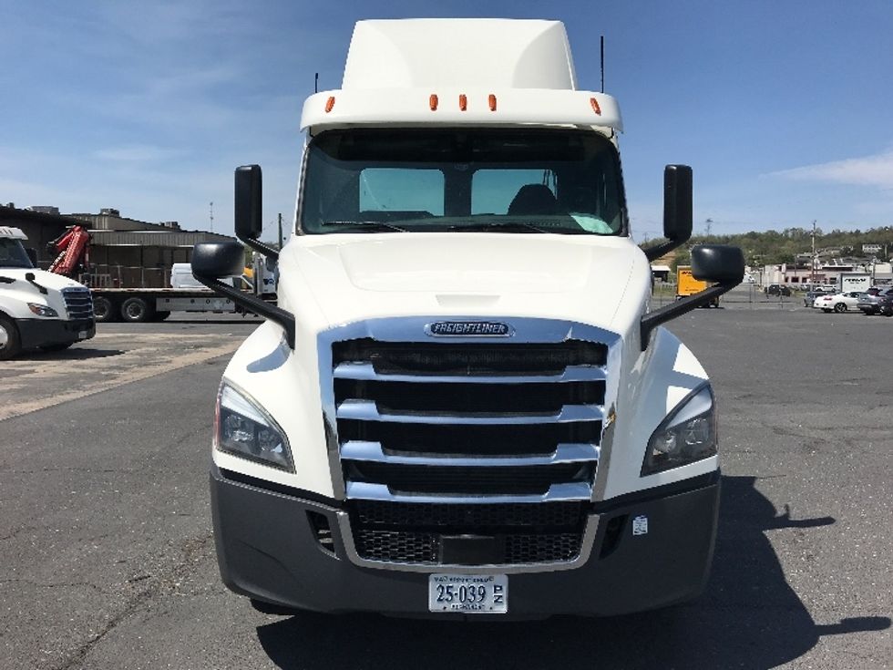 Day Cab Tractor-Heavy Duty Tractors-Freightliner-2020-T12664ST-Harrisonburg-VA-321,703\n\t\tmiles-$ 55,750 - Image 2