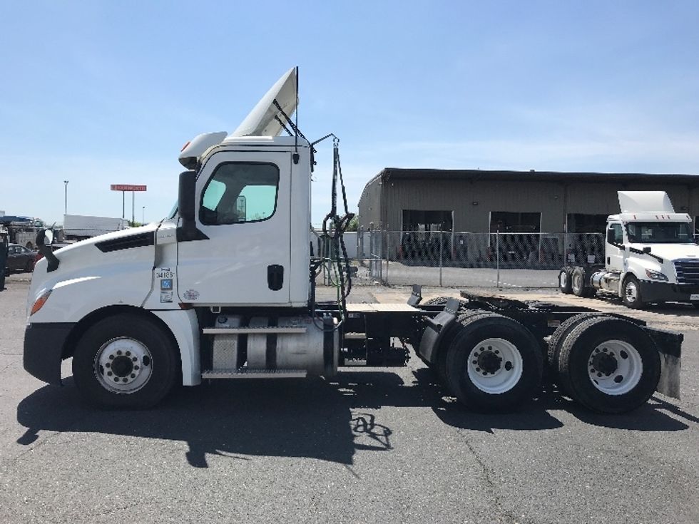 Day Cab Tractor-Heavy Duty Tractors-Freightliner-2020-T12664ST-Harrisonburg-VA-321,703\n\t\tmiles-$ 55,750 - Image 4