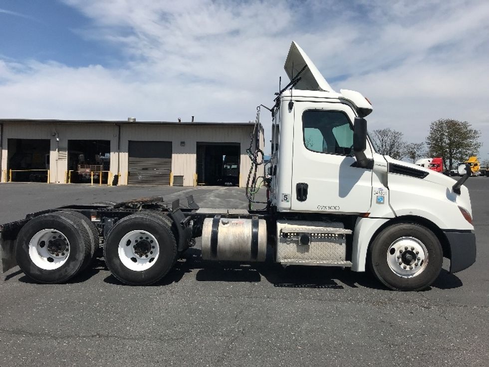 Day Cab Tractor-Heavy Duty Tractors-Freightliner-2020-T12664ST-Harrisonburg-VA-321,703\n\t\tmiles-$ 55,750 - Image 8