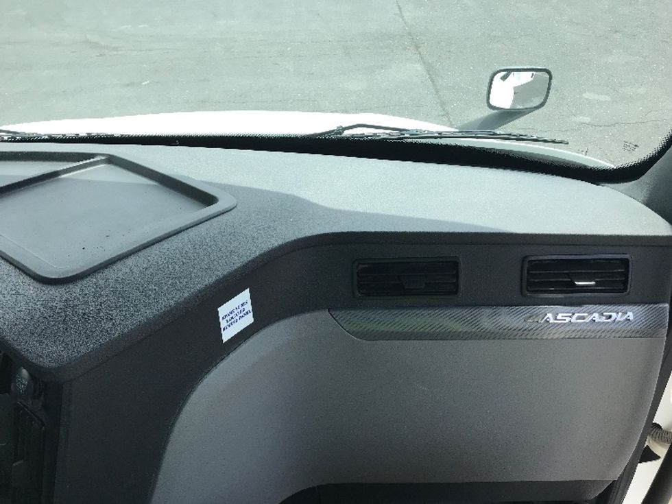 Day Cab Tractor-Heavy Duty Tractors-Freightliner-2020-T12664ST-Harrisonburg-VA-351,152\n\t\tmiles-$ 54,000 - Image 13