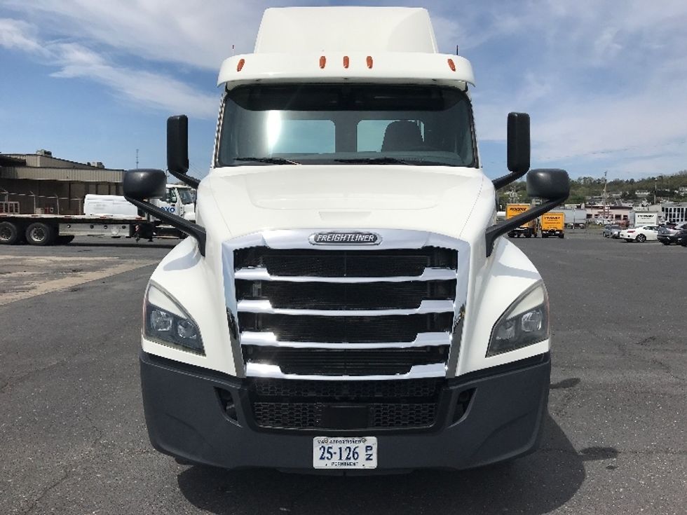 Day Cab Tractor-Heavy Duty Tractors-Freightliner-2020-T12664ST-Harrisonburg-VA-351,152\n\t\tmiles-$ 54,000 - Image 2