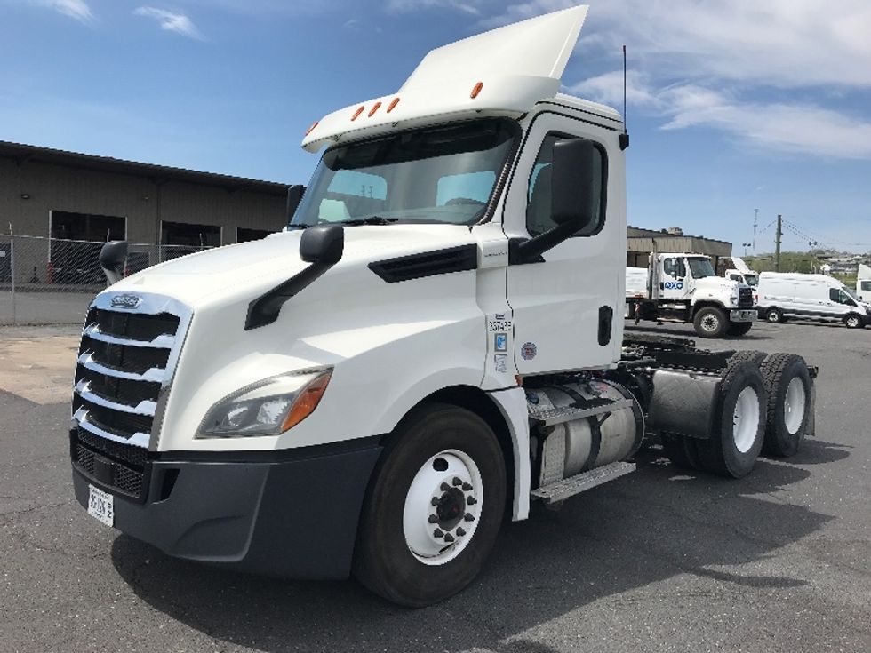 Day Cab Tractor-Heavy Duty Tractors-Freightliner-2020-T12664ST-Harrisonburg-VA-351,152\n\t\tmiles-$ 54,000 - Image 3