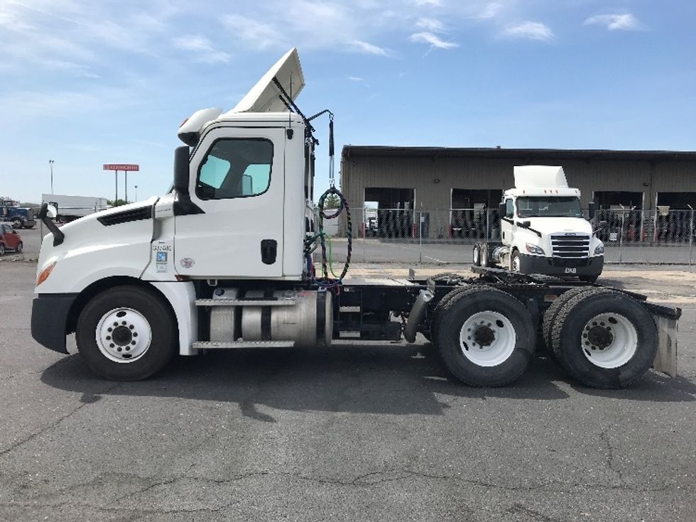 Day Cab Tractor-Heavy Duty Tractors-Freightliner-2020-T12664ST-Harrisonburg-VA-351,152\n\t\tmiles-$ 54,000 - Image 4