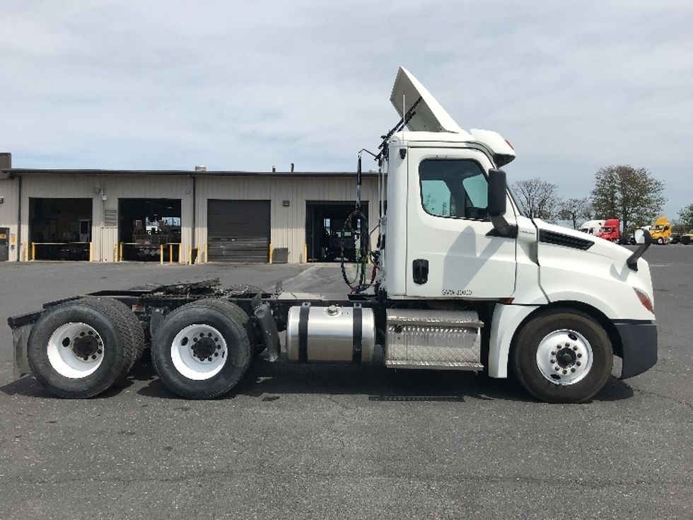Day Cab Tractor-Heavy Duty Tractors-Freightliner-2020-T12664ST-Harrisonburg-VA-351,152\n\t\tmiles-$ 54,000 - Image 8