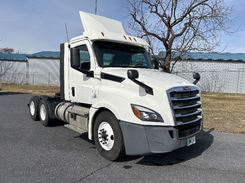 Day Cab Tractor-Heavy Duty Tractors-Freightliner-2020-T12664ST-Harrisonburg-VA-506,597\n\t\tmiles-$ 43,750 - Image 1