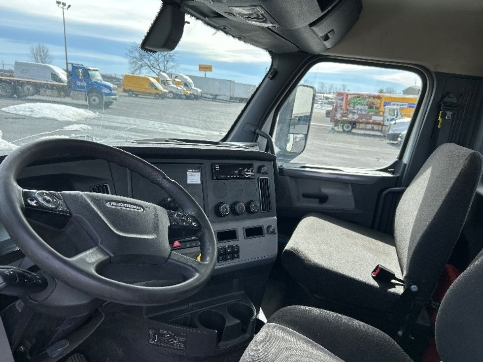 Day Cab Tractor-Heavy Duty Tractors-Freightliner-2020-T12664ST-Harrisonburg-VA-506,597\n\t\tmiles-$ 43,750 - Image 10