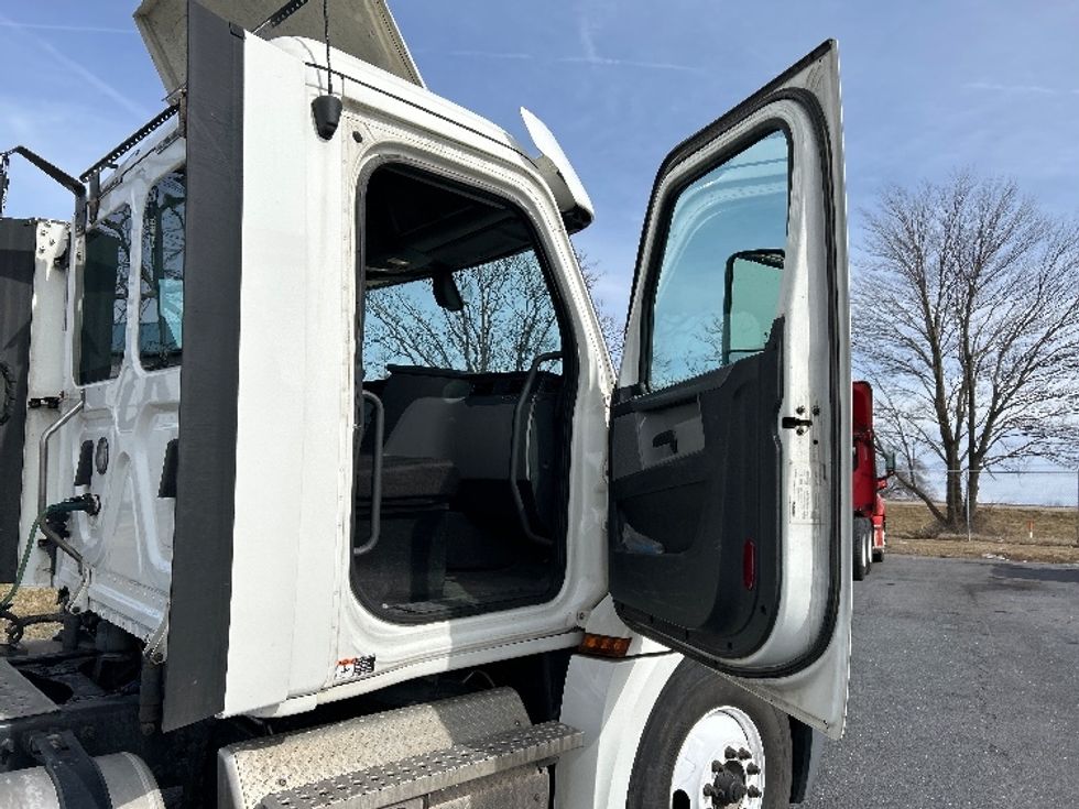 Day Cab Tractor-Heavy Duty Tractors-Freightliner-2020-T12664ST-Harrisonburg-VA-506,597\n\t\tmiles-$ 43,750 - Image 12