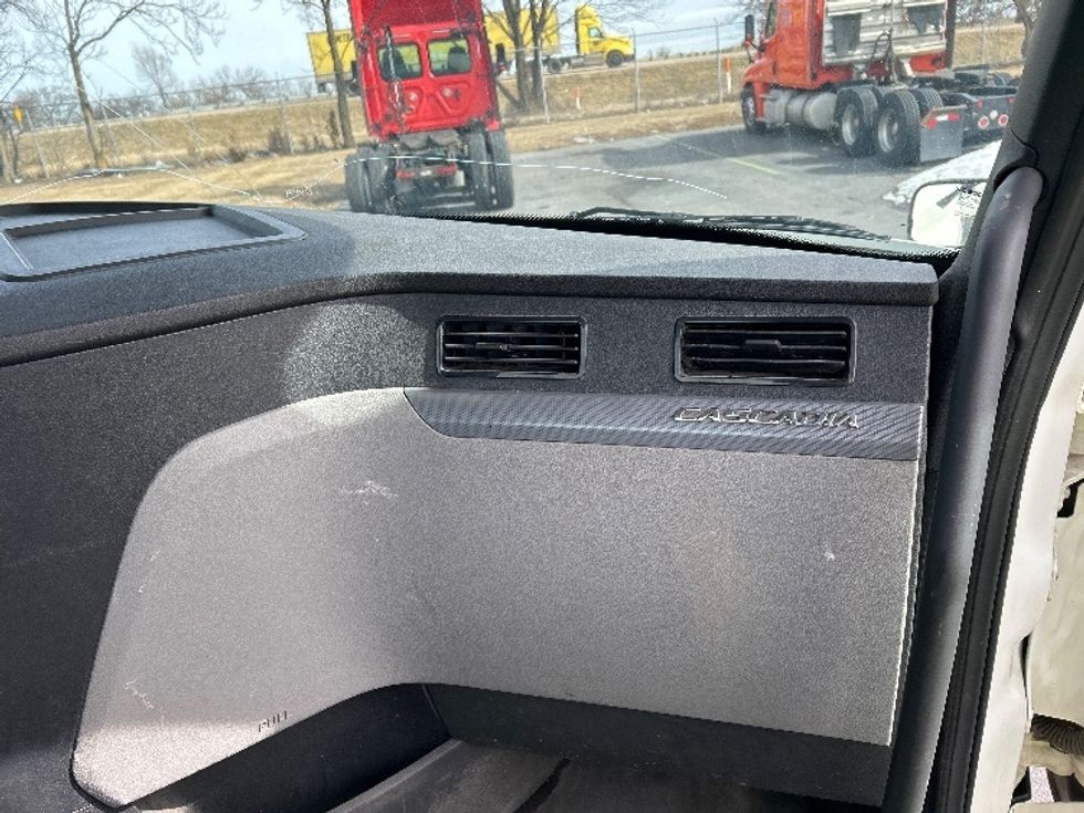 Day Cab Tractor-Heavy Duty Tractors-Freightliner-2020-T12664ST-Harrisonburg-VA-506,597\n\t\tmiles-$ 43,750 - Image 13