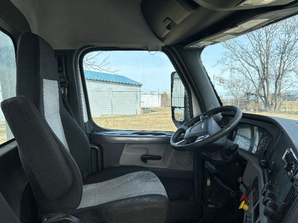 Day Cab Tractor-Heavy Duty Tractors-Freightliner-2020-T12664ST-Harrisonburg-VA-506,597\n\t\tmiles-$ 43,750 - Image 14