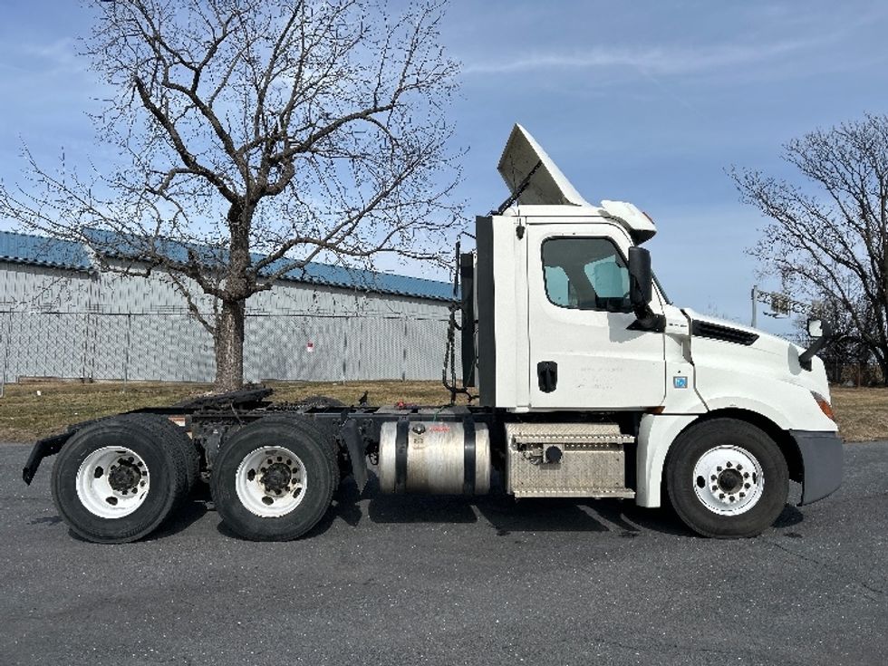 Day Cab Tractor-Heavy Duty Tractors-Freightliner-2020-T12664ST-Harrisonburg-VA-506,597\n\t\tmiles-$ 43,750 - Image 8