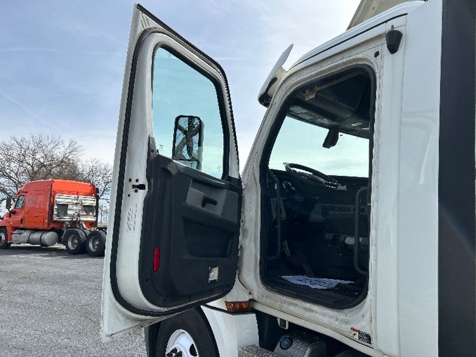 Day Cab Tractor-Heavy Duty Tractors-Freightliner-2020-T12664ST-Harrisonburg-VA-506,597\n\t\tmiles-$ 43,750 - Image 9