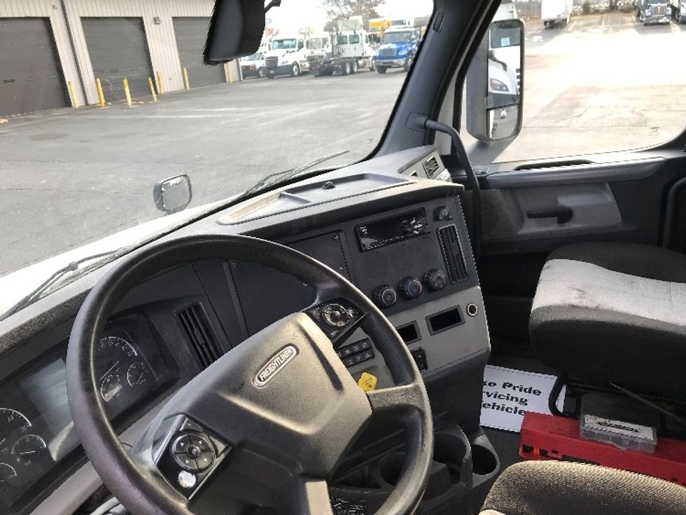 Day Cab Tractor-Heavy Duty Tractors-Freightliner-2020-T12664ST-Harrisonburg-VA-550,783\n\t\tmiles-$ 39,000 - Image 10
