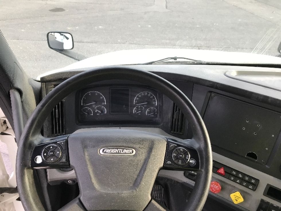 Day Cab Tractor-Heavy Duty Tractors-Freightliner-2020-T12664ST-Harrisonburg-VA-550,783\n\t\tmiles-$ 39,000 - Image 11