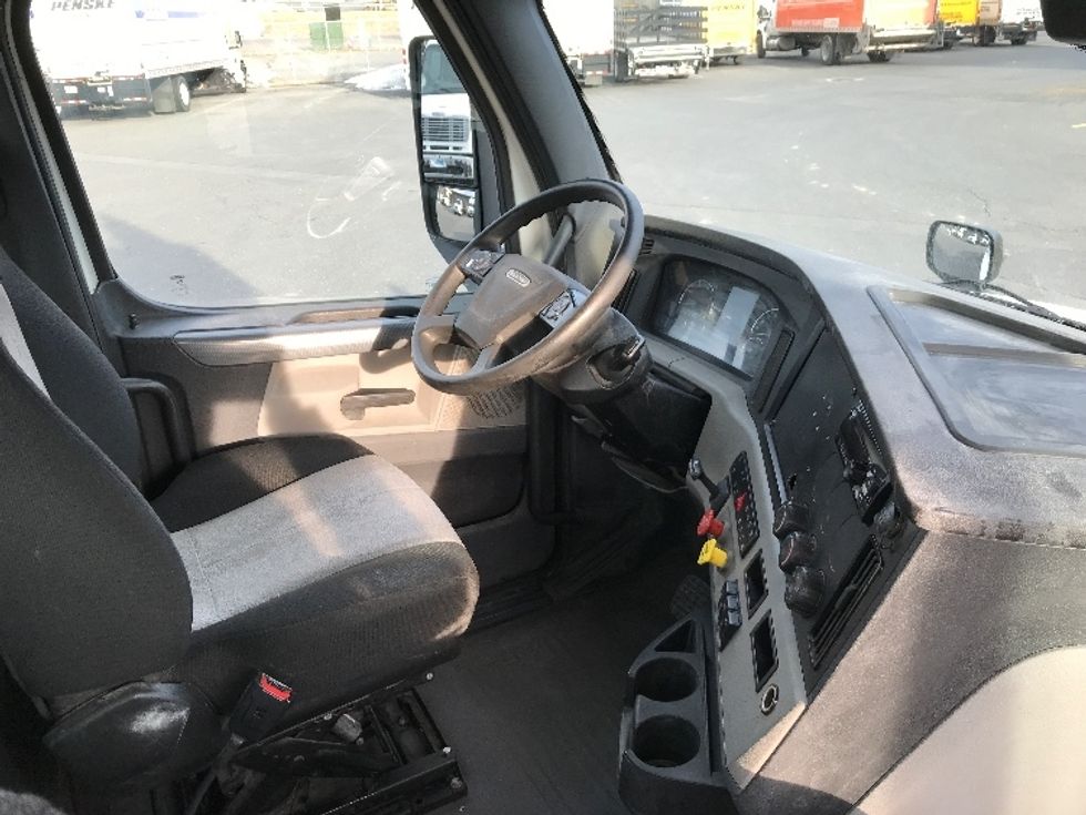 Day Cab Tractor-Heavy Duty Tractors-Freightliner-2020-T12664ST-Harrisonburg-VA-550,783\n\t\tmiles-$ 39,000 - Image 14