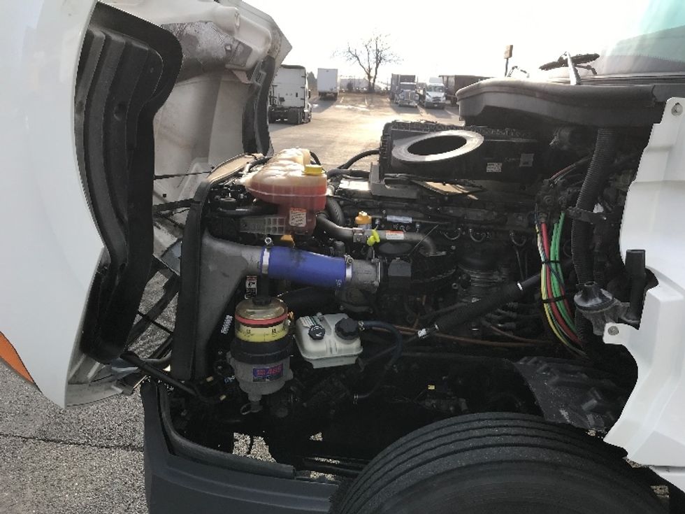 Day Cab Tractor-Heavy Duty Tractors-Freightliner-2020-T12664ST-Harrisonburg-VA-550,783\n\t\tmiles-$ 39,000 - Image 16