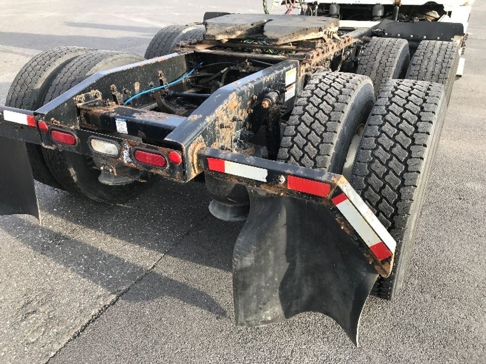 Day Cab Tractor-Heavy Duty Tractors-Freightliner-2020-T12664ST-Harrisonburg-VA-550,783\n\t\tmiles-$ 39,000 - Image 17