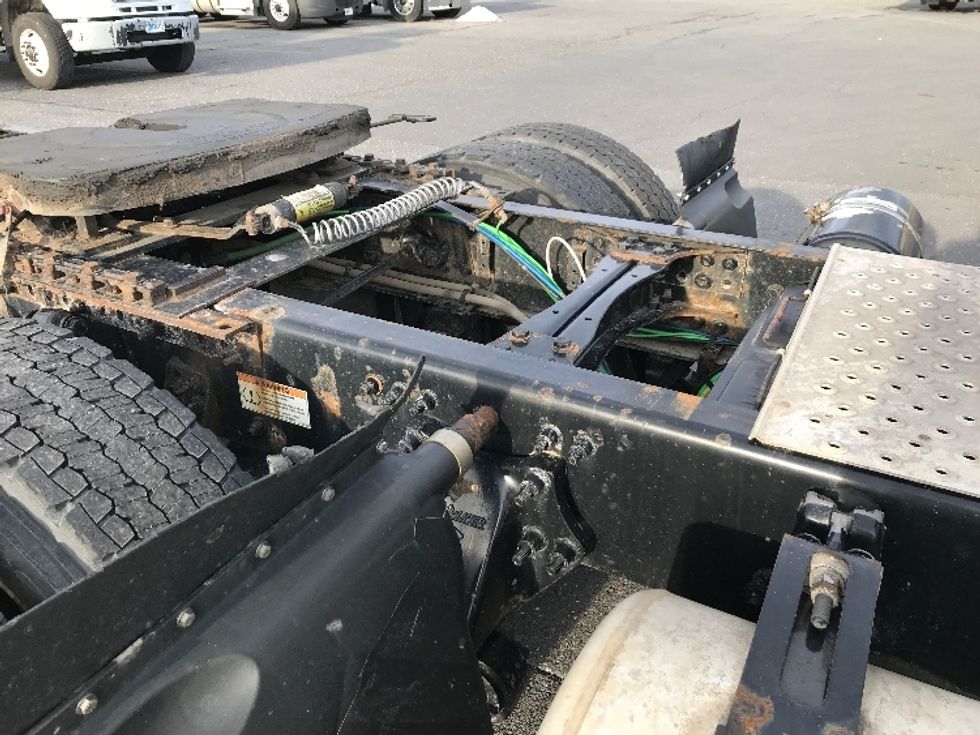 Day Cab Tractor-Heavy Duty Tractors-Freightliner-2020-T12664ST-Harrisonburg-VA-550,783\n\t\tmiles-$ 39,000 - Image 18