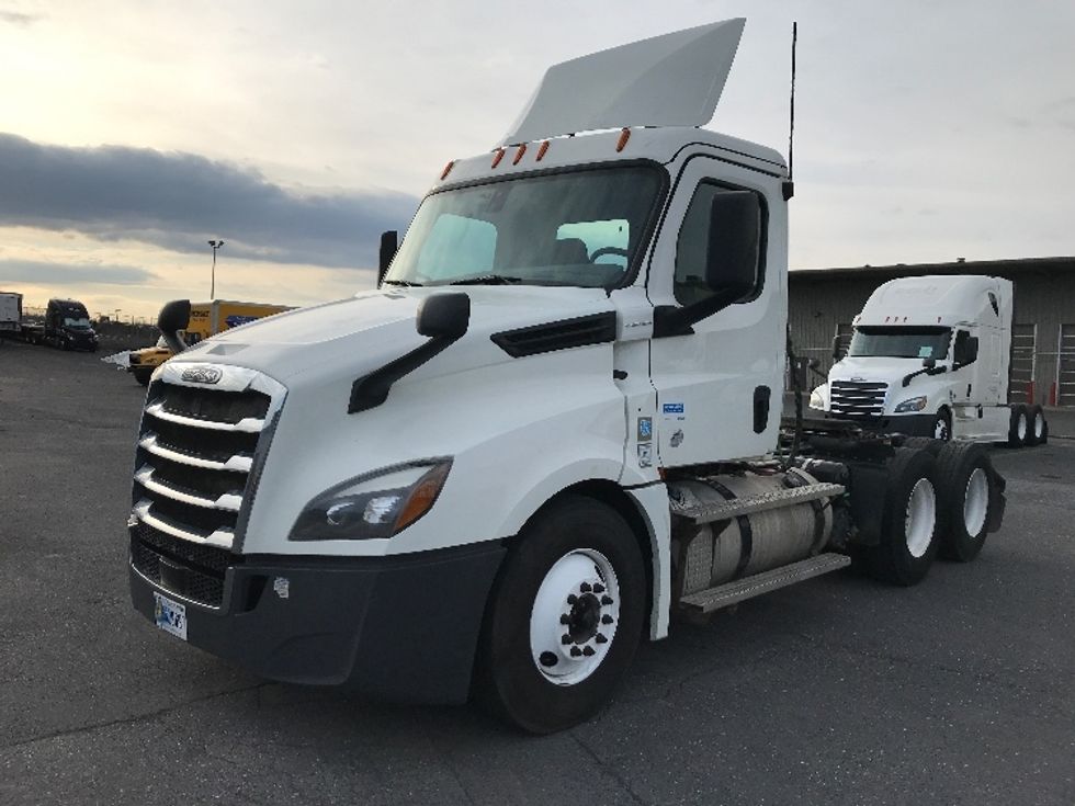 Day Cab Tractor-Heavy Duty Tractors-Freightliner-2020-T12664ST-Harrisonburg-VA-550,783\n\t\tmiles-$ 39,000 - Image 3