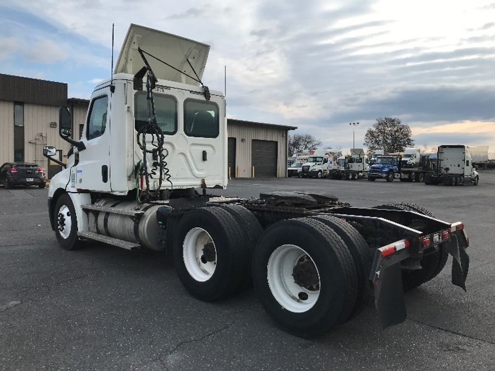Day Cab Tractor-Heavy Duty Tractors-Freightliner-2020-T12664ST-Harrisonburg-VA-550,783\n\t\tmiles-$ 39,000 - Image 5