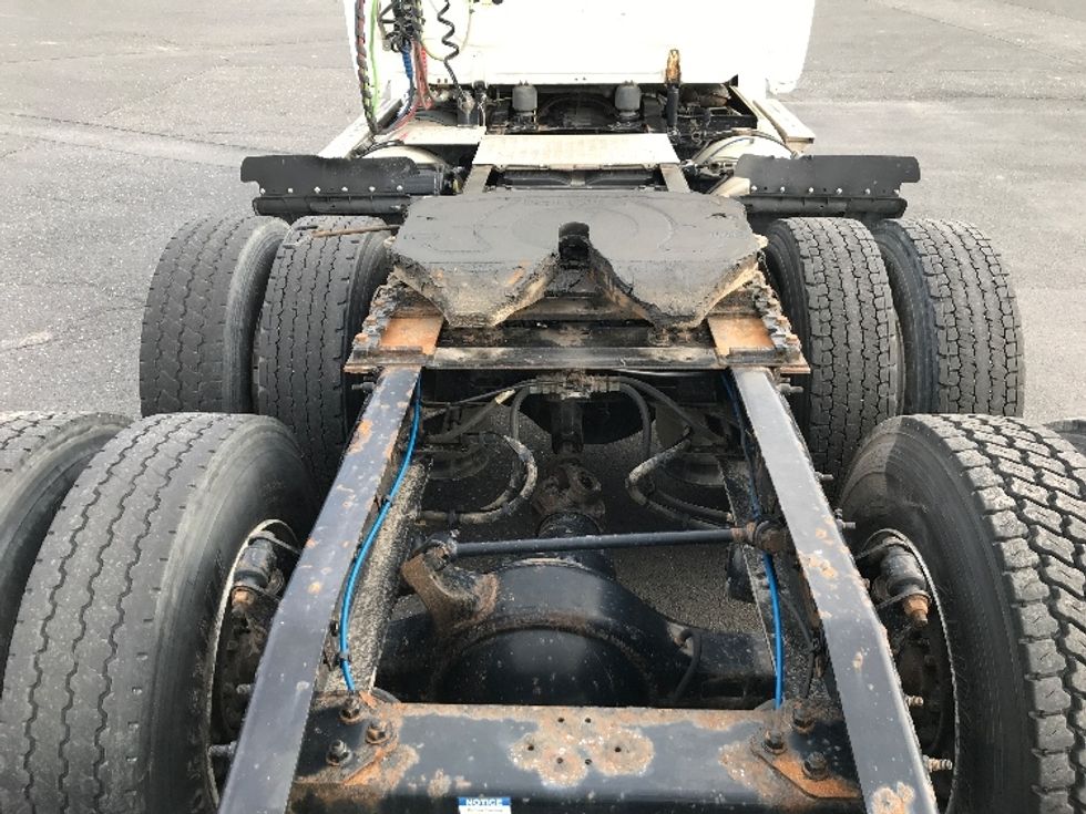 Day Cab Tractor-Heavy Duty Tractors-Freightliner-2020-T12664ST-Harrisonburg-VA-550,783\n\t\tmiles-$ 39,000 - Image 6