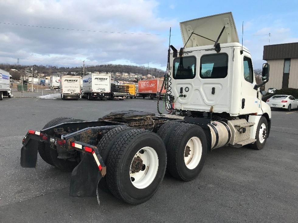 Day Cab Tractor-Heavy Duty Tractors-Freightliner-2020-T12664ST-Harrisonburg-VA-550,783\n\t\tmiles-$ 39,000 - Image 7