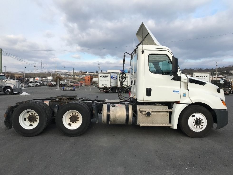 Day Cab Tractor-Heavy Duty Tractors-Freightliner-2020-T12664ST-Harrisonburg-VA-550,783\n\t\tmiles-$ 39,000 - Image 8