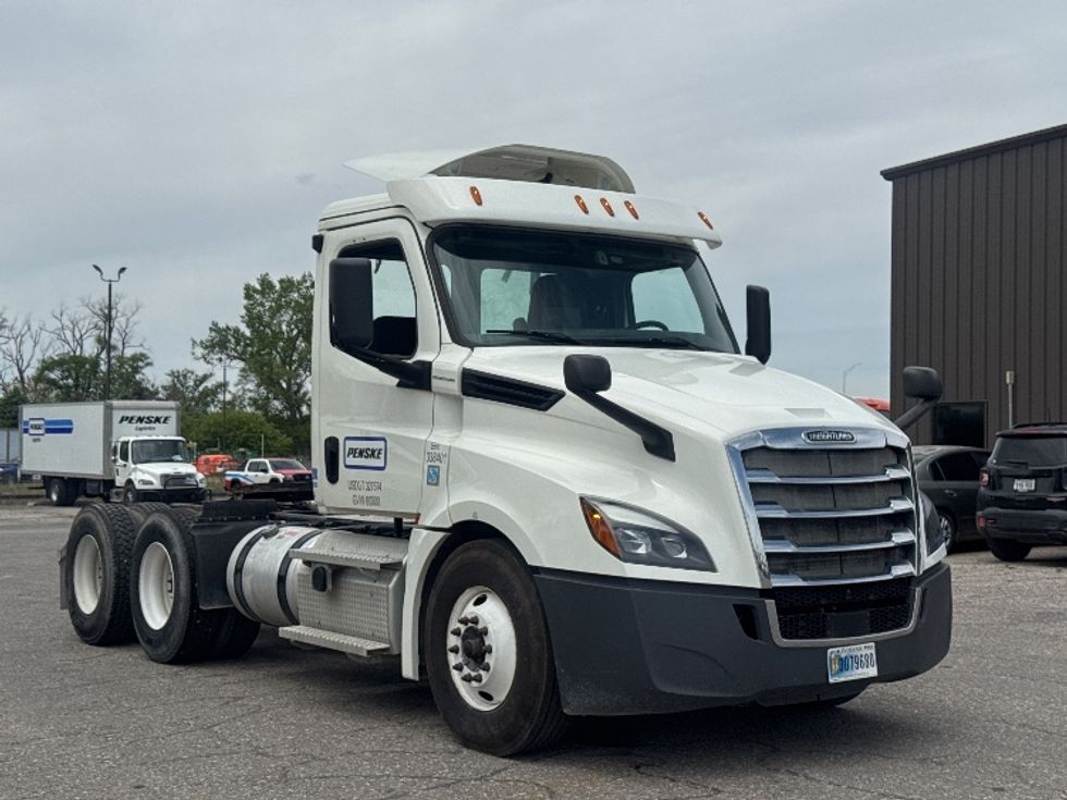 Day Cab Tractor-Heavy Duty Tractors-Freightliner-2020-T12664ST-Hazelwood-MO-584,885\n\t\tmiles-$ 41,000 - Image 1