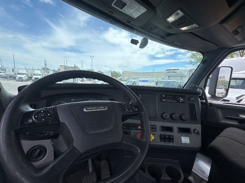 Day Cab Tractor-Heavy Duty Tractors-Freightliner-2020-T12664ST-Hazelwood-MO-584,885\n\t\tmiles-$ 41,000 - Image 11