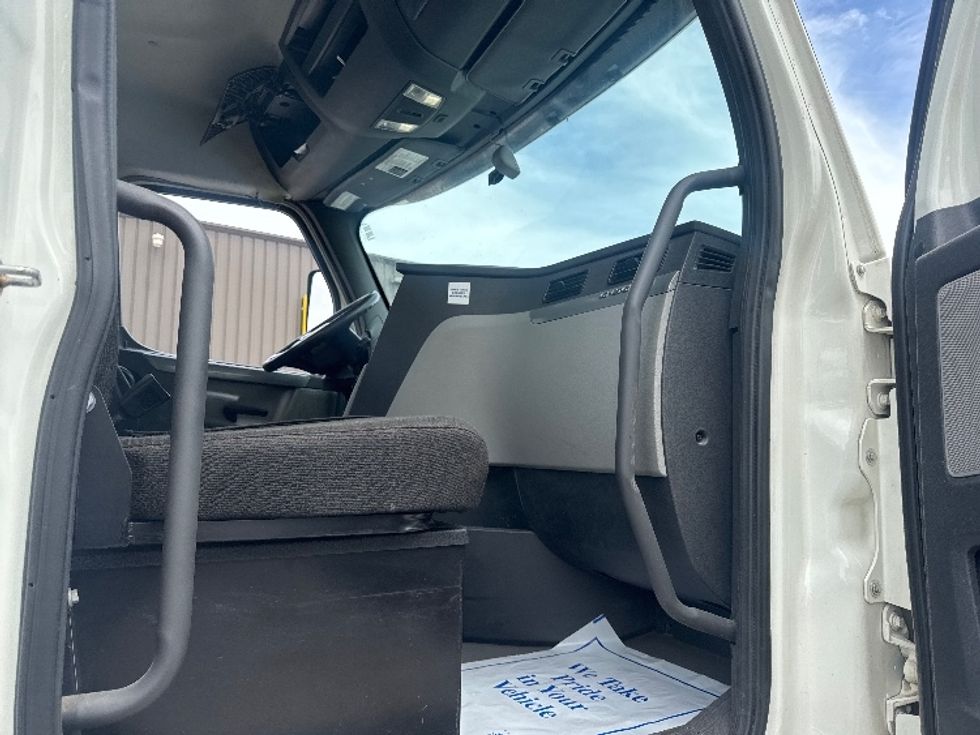 Day Cab Tractor-Heavy Duty Tractors-Freightliner-2020-T12664ST-Hazelwood-MO-584,885\n\t\tmiles-$ 41,000 - Image 12