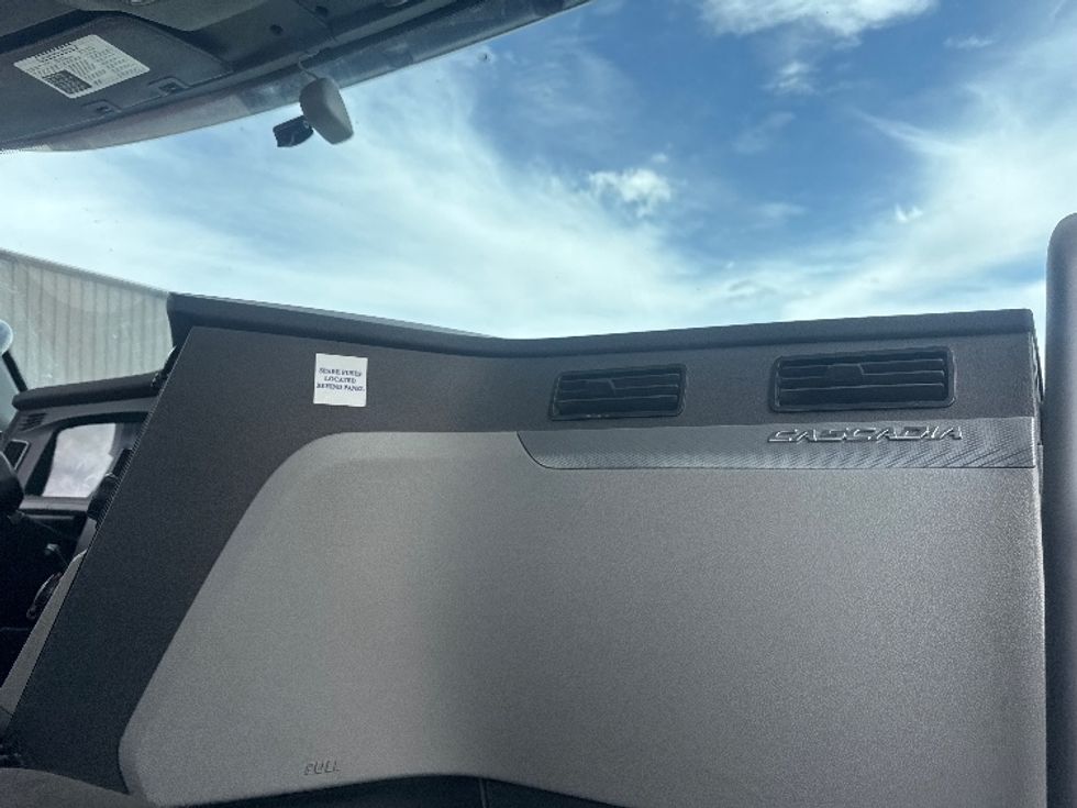 Day Cab Tractor-Heavy Duty Tractors-Freightliner-2020-T12664ST-Hazelwood-MO-584,885\n\t\tmiles-$ 41,000 - Image 13