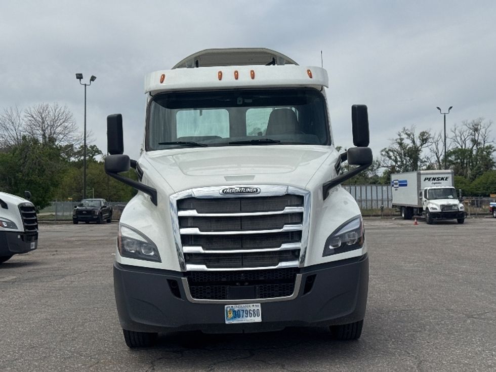 Day Cab Tractor-Heavy Duty Tractors-Freightliner-2020-T12664ST-Hazelwood-MO-584,885\n\t\tmiles-$ 41,000 - Image 2