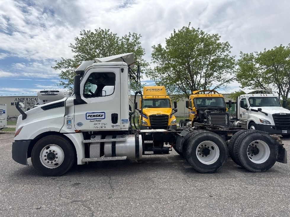 Day Cab Tractor-Heavy Duty Tractors-Freightliner-2020-T12664ST-Hazelwood-MO-584,885\n\t\tmiles-$ 41,000 - Image 4