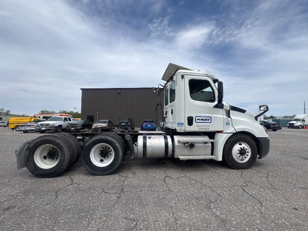 Day Cab Tractor-Heavy Duty Tractors-Freightliner-2020-T12664ST-Hazelwood-MO-584,885\n\t\tmiles-$ 41,000 - Image 8